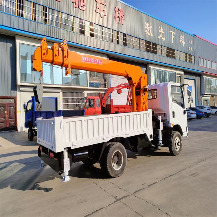 鹰手营子矿区三轮随车吊定制 农用改装机自备吊中瑞长期出售